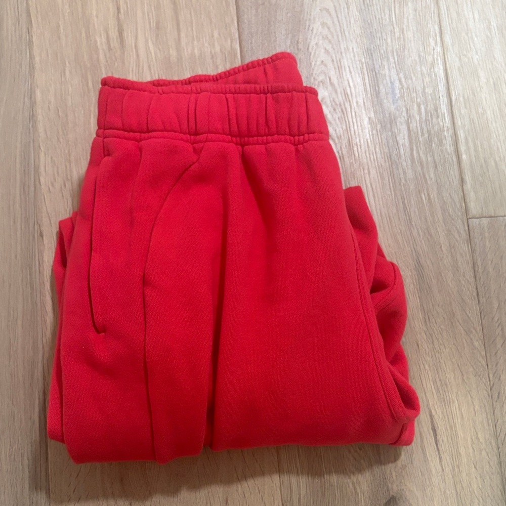 Size small Lululemon sweatpants. Worn once. EEUC. Same day ship.